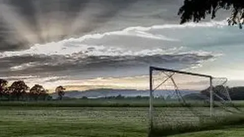 《上海海港20年荣耀典藏：限量版纪念画册，仅需328元，重温传奇时刻！》